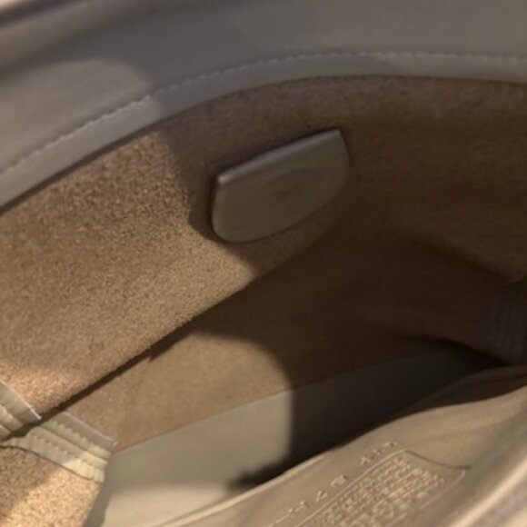 Vintage Coach Leather Chartreuse Cross Body Snap Closure Bag w/ Wallets Included - Picture 15 of 16